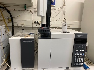Chromatographe en phase gazeuse couplé à des détecteurs de chimioluminescence de soufre